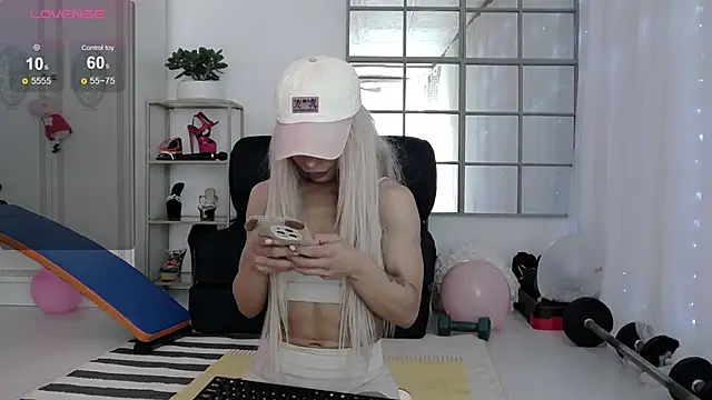 SarahRaynex online show from 04.09.26