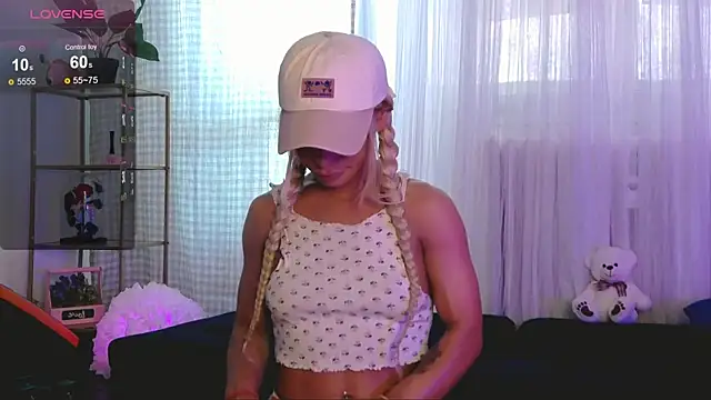 Snapshot of SarahRaynex chatting on 07.12.26 SarahRaynex online show from 07.12.26