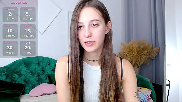 Snapshot of Little_cherryy__ chatting on 09.17.25 Little cherryy   online show from 09.17.25