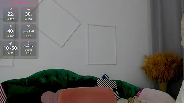 Snapshot of Little_cherryy__ chatting on 09.27.25 Little cherryy   online show from 09.27.25