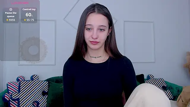 Snapshot of Little_cherryy__ chatting on 09.29.25 Little cherryy   online show from 09.29.25