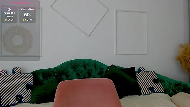 Snapshot of Little_cherryy__ chatting on 09.30.25 Little cherryy   online show from 09.30.25