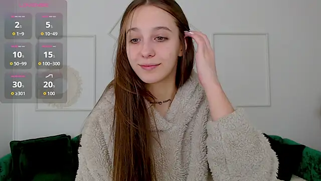 Snapshot of Little_cherryy__ chatting on 10.06.25 Little cherryy   online show from 10.06.25