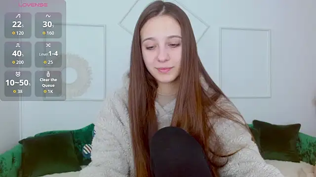 Snapshot of Little_cherryy__ chatting on 10.11.25 Little cherryy   online show from 10.11.25