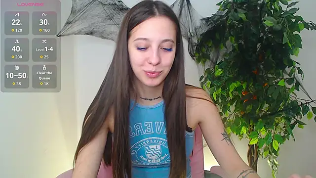 Snapshot of Little_cherryy__ chatting on 10.27.25 Little cherryy   online show from 10.27.25