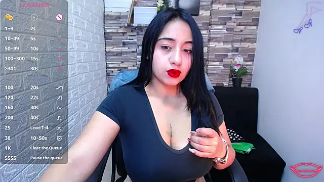 Snapshot of isabelsaenzxx chatting on 10.05.25 isabelsaenzxx online show from 10.05.25