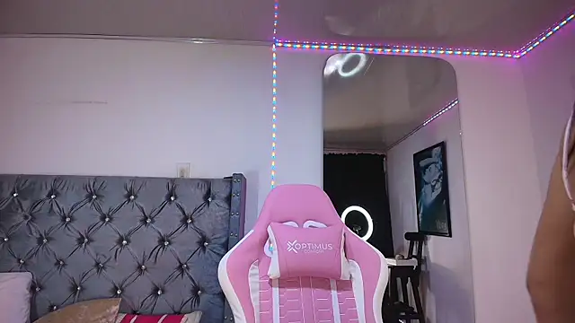 Snapshot of GraceWallace_ chatting on 11.01.25 GraceWallace  online show from 11.01.25