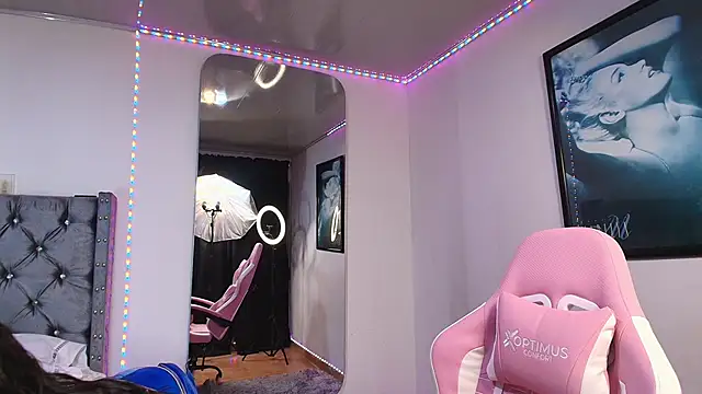 GraceWallace  online show from 11.13.25