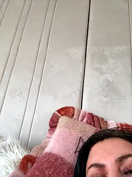 Desire-XOXOX online show from 09.22.25