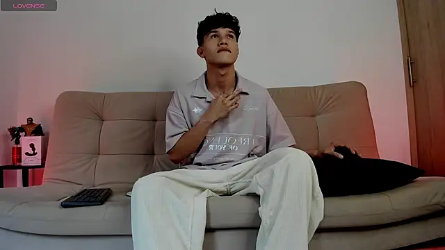 2Amateur Guys online show from 11.06.25