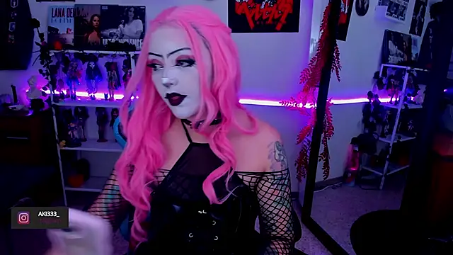 Makii 33 online show from 09.17.25