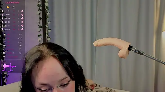 Juicy Vikki online show from 10.25.25