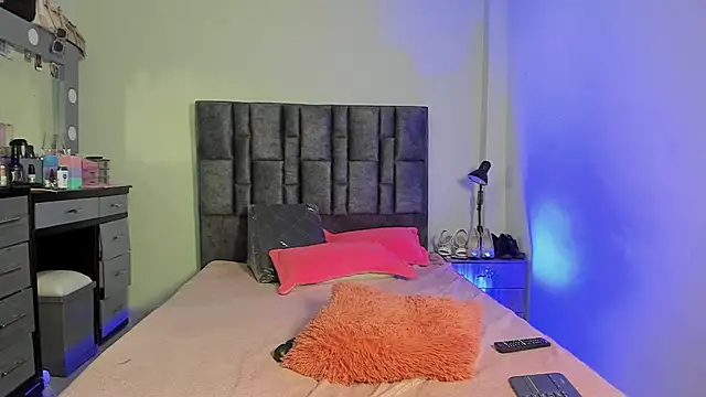 Esmeraldaa- online show from 01.08.26