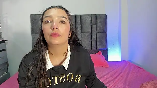 Esmeraldaa- online show from 03.15.26