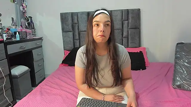 Esmeraldaa- online show from 05.19.26
