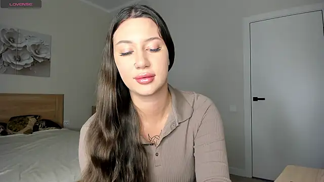 Snapshot of synop_sis chatting on 09.11.25 synop sis online show from 09.11.25