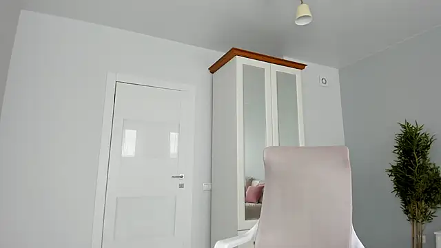 Snapshot of synop_sis chatting on 10.04.25 synop sis online show from 10.04.25