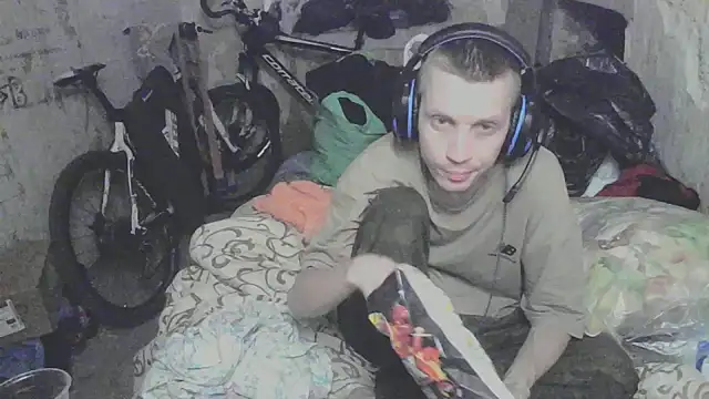 Snapshot of makarov1993 chatting on 09.10.25 makarov1993 online show from 09.10.25