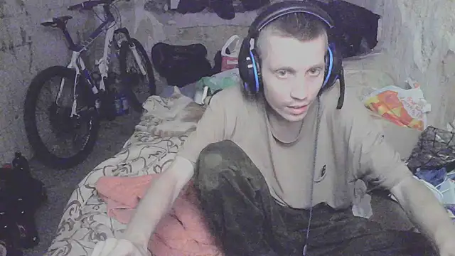 Snapshot of makarov1993 chatting on 09.17.25 makarov1993 online show from 09.17.25