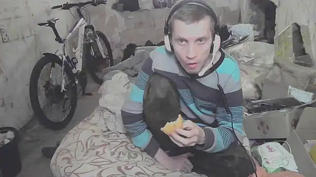 Snapshot of makarov1993 chatting on 10.16.25 makarov1993 online show from 10.16.25