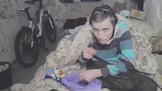 Snapshot of makarov1993 chatting on 10.17.25 makarov1993 online show from 10.17.25