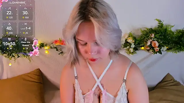 Snapshot of girlllsooft chatting on 09.26.25 girlllsooft online show from 09.26.25