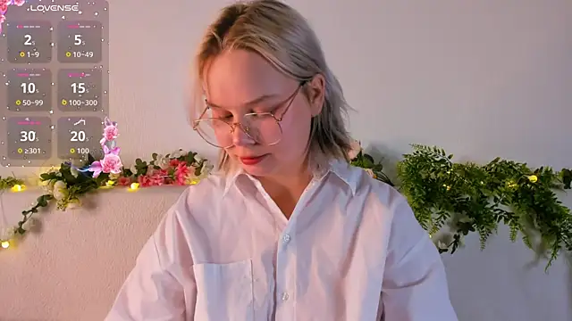 Snapshot of girlllsooft chatting on 10.03.25 girlllsooft online show from 10.03.25