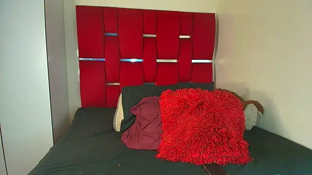 Camila hot ts online show from 12.19.25