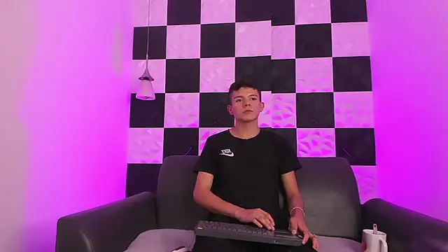 Snapshot of AndyFame1 chatting on 10.03.25 AndyFame1 online show from 10.03.25