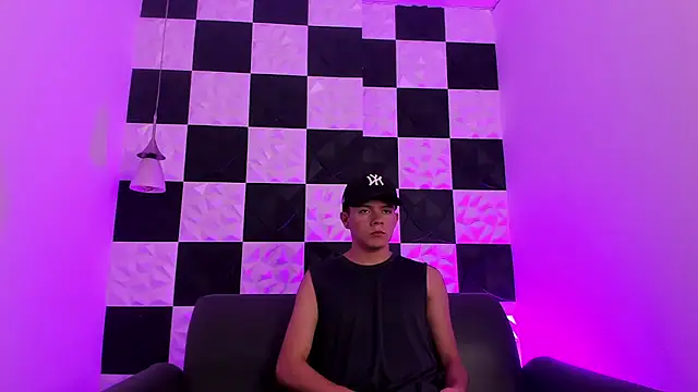 Snapshot of AndyFame1 chatting on 10.07.25 AndyFame1 online show from 10.07.25