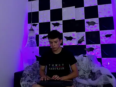 Snapshot of AndyFame1 chatting on 10.14.25 AndyFame1 online show from 10.14.25