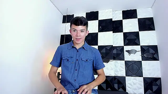 Snapshot of AndyFame1 chatting on 10.24.25 AndyFame1 online show from 10.24.25