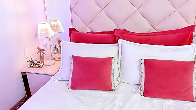 Snapshot of LilBoonew chatting on 10.22.25 LilBoonew online show from 10.22.25