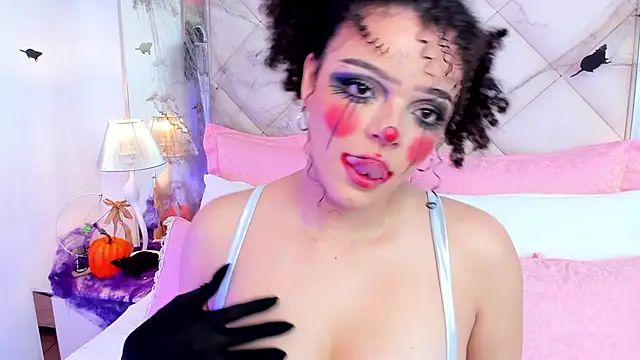 Snapshot of LilBoonew chatting on 10.31.25 LilBoonew online show from 10.31.25