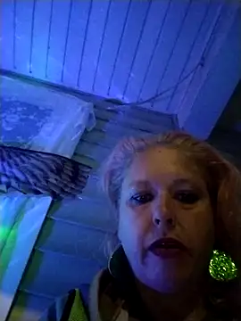 Snapshot of anonymity_awaits@xh chatting on 09.28.25 anonymity awaitsxh online show from 09.28.25