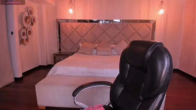 SarahYates online show from 09.12.25