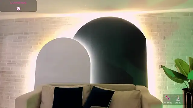 IsabellaMoreau online show from 12.13.25