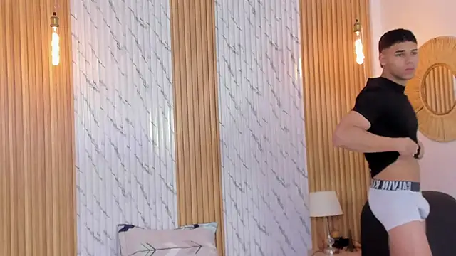 Snapshot of thomas_walker0 chatting on 09.19.25 thomas walker0 online show from 09.19.25