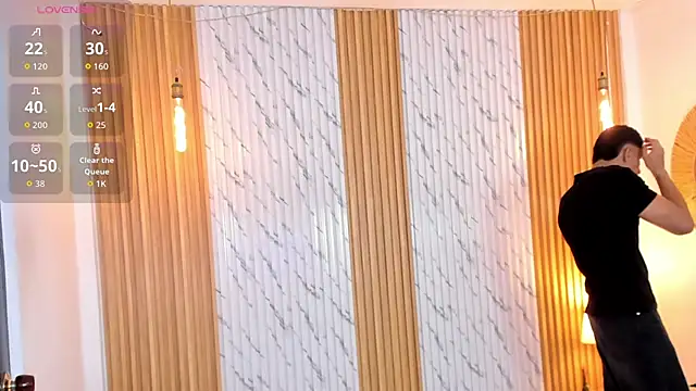 Snapshot of thomas_walker0 chatting on 10.03.25 thomas walker0 online show from 10.03.25