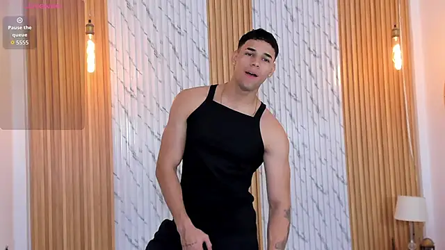 Snapshot of thomas_walker0 chatting on 10.10.25 thomas walker0 online show from 10.10.25