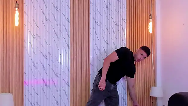 Snapshot of thomas_walker0 chatting on 10.25.25 thomas walker0 online show from 10.25.25