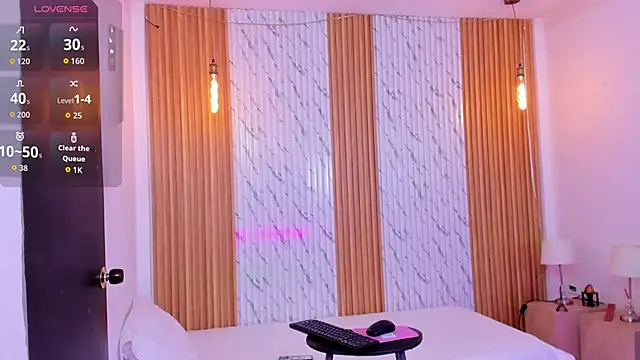 Snapshot of thomas_walker0 chatting on 10.27.25 thomas walker0 online show from 10.27.25