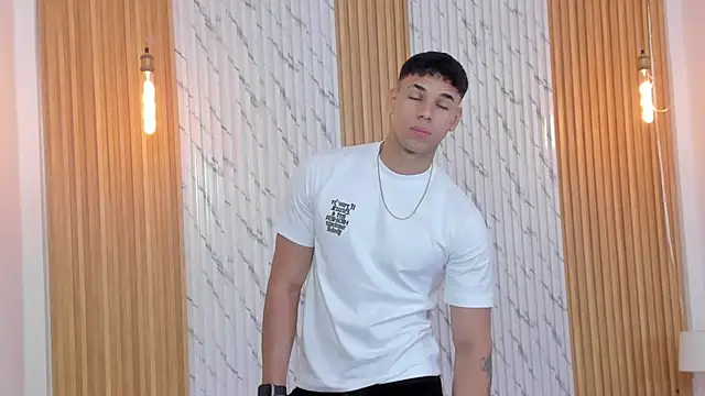 Snapshot of thomas_walker0 chatting on 10.30.25 thomas walker0 online show from 10.30.25