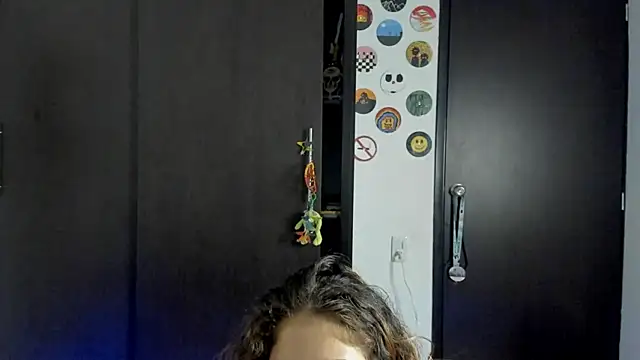 Snapshot of star_shooting8 chatting on 10.18.25 star shooting8 online show from 10.18.25