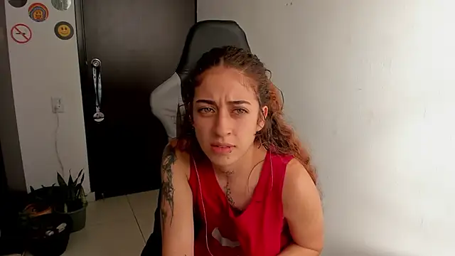 Snapshot of star_shooting8 chatting on 10.28.25 star shooting8 online show from 10.28.25