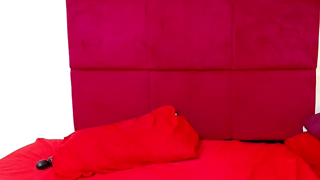 HugeTitisxx online show from 11.17.25