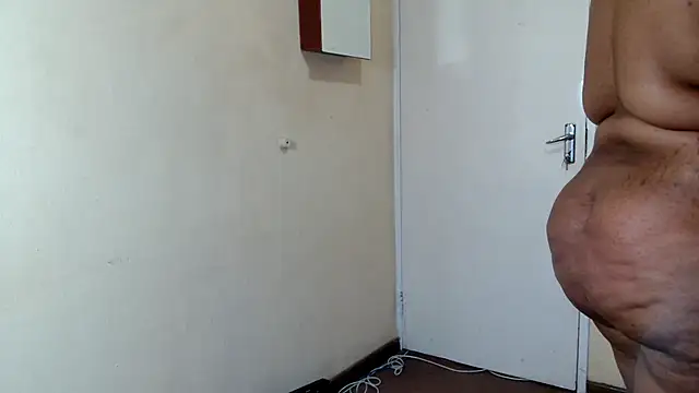 Snapshot of HugeTitisxx chatting on 04.03.26 HugeTitisxx online show from 04.03.26