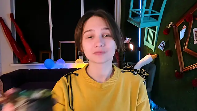 Snapshot of TessaMill chatting on 10.07.25 TessaMill online show from 10.07.25