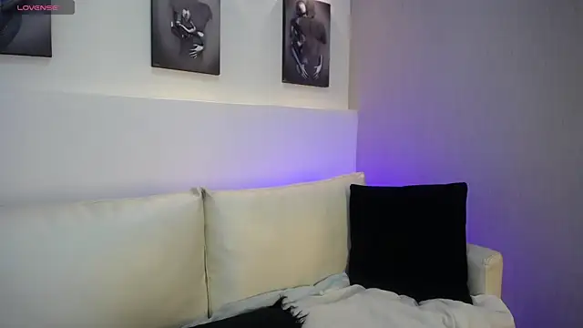 Snapshot of VeronicaBlake chatting on 04.10.26 VeronicaBlake online show from 04.10.26