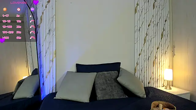 Snapshot of MissVioleet_ chatting on 10.15.25 MissVioleet  online show from 10.15.25